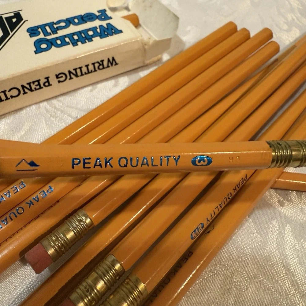 vintage12 Peak Quality brand pencil set featuring yellow‎ wooden pencils #3,2.5